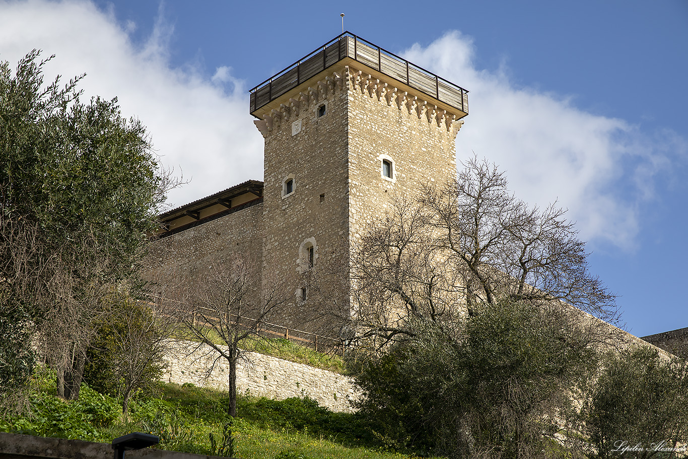 Замок Альборноциана (Rocca Albornoziana)