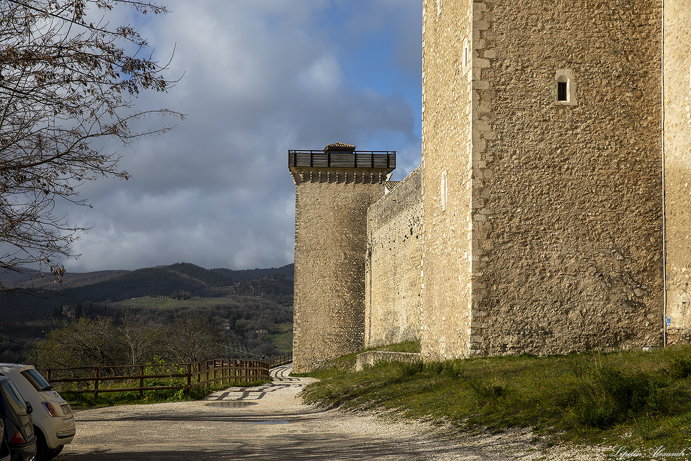 Замок Альборноциана (Rocca Albornoziana)