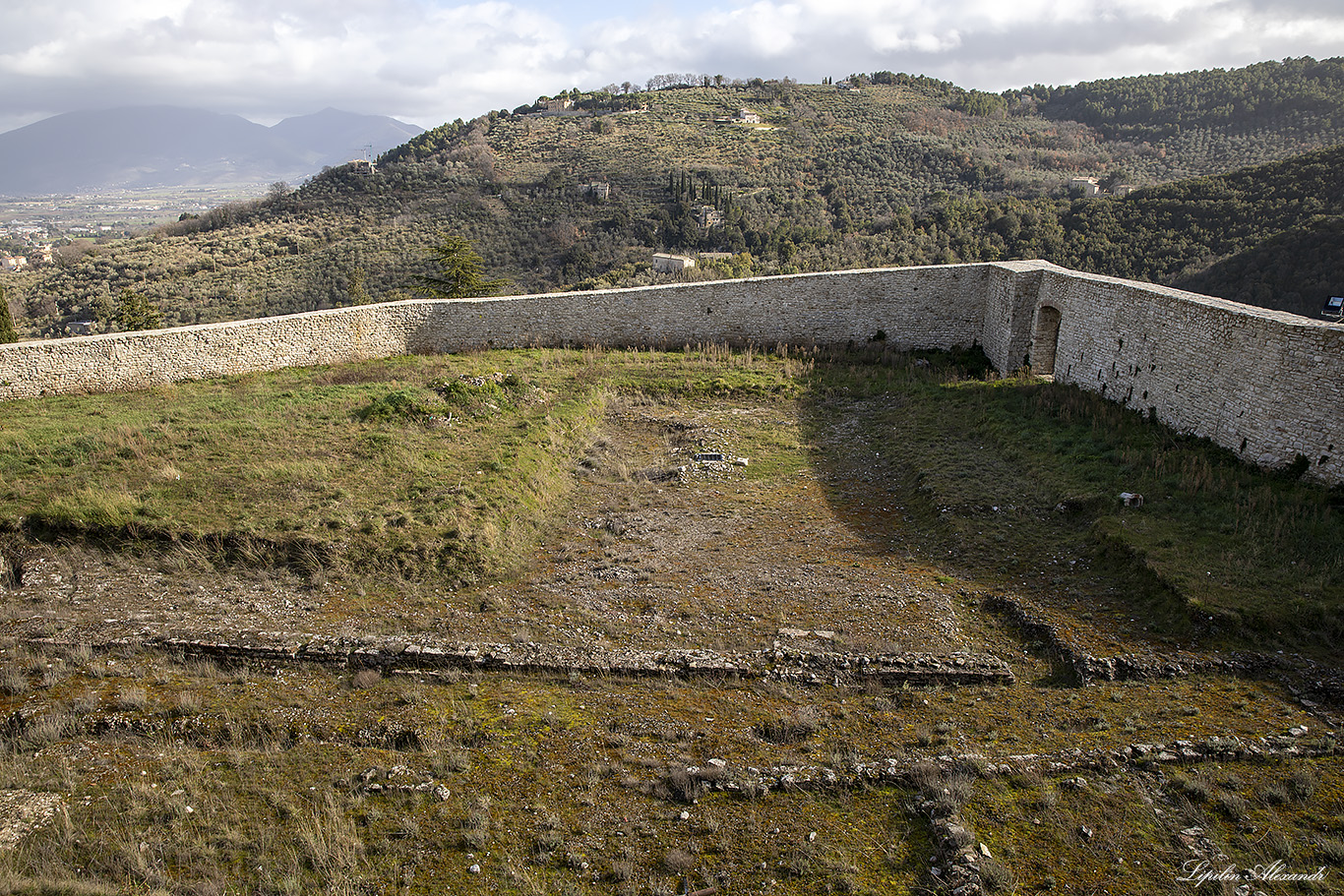 Замок Альборноциана (Rocca Albornoziana)