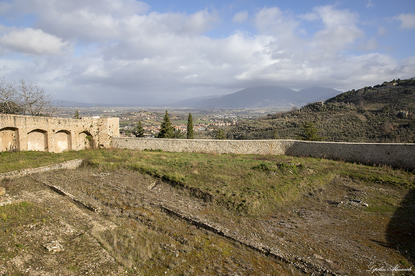 Замок Альборноциана (Rocca Albornoziana)