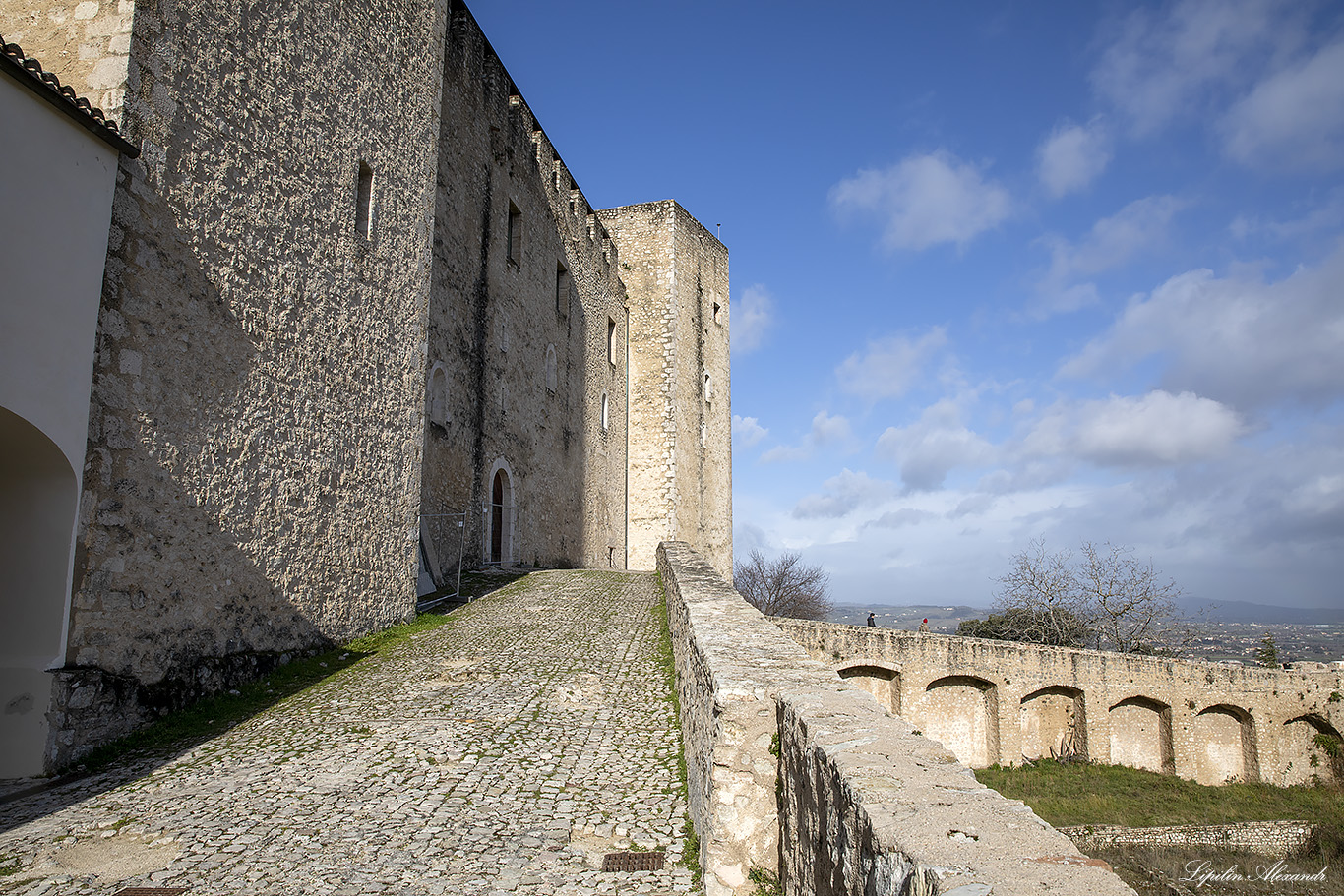 Замок Альборноциана (Rocca Albornoziana)