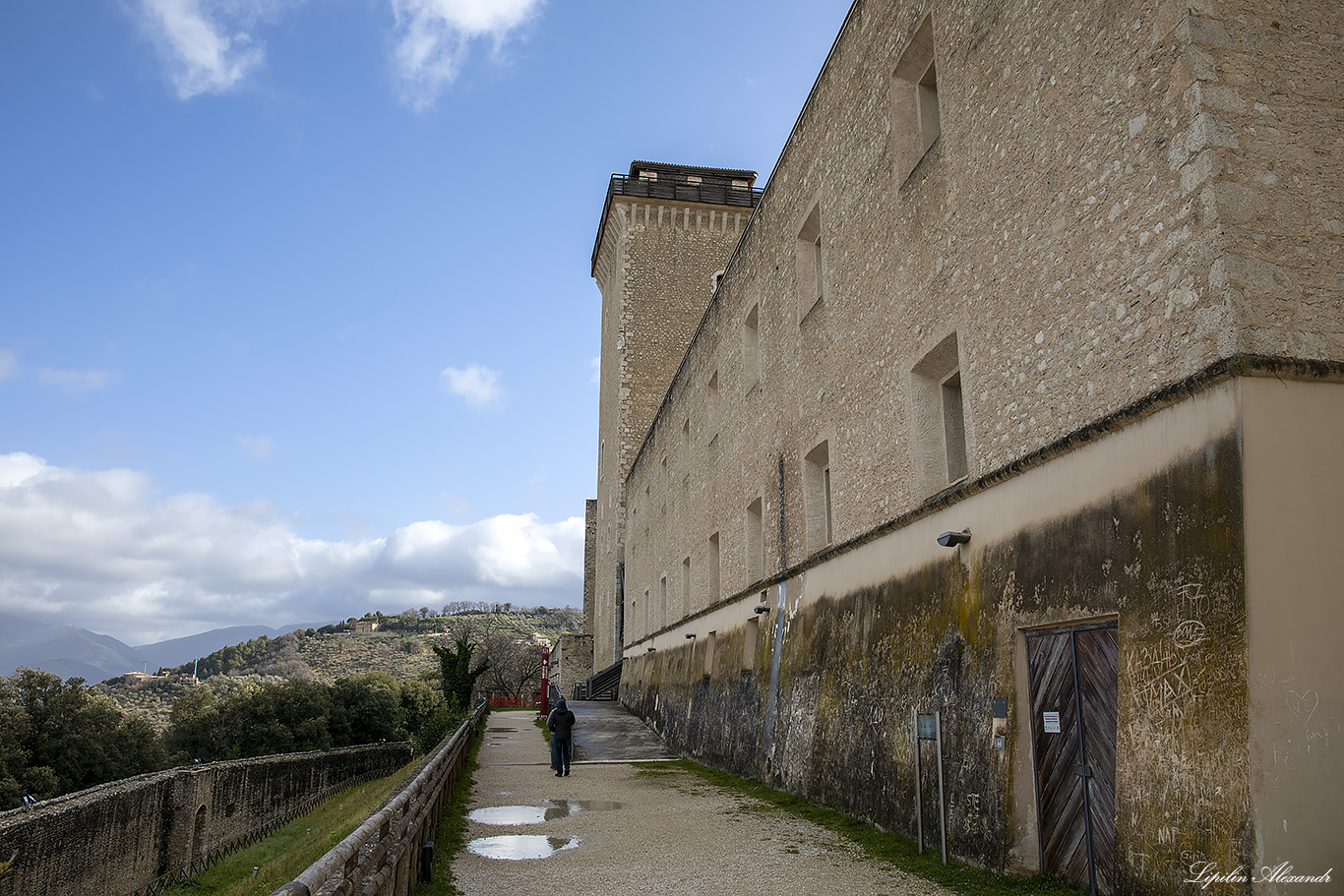 Замок Альборноциана (Rocca Albornoziana)