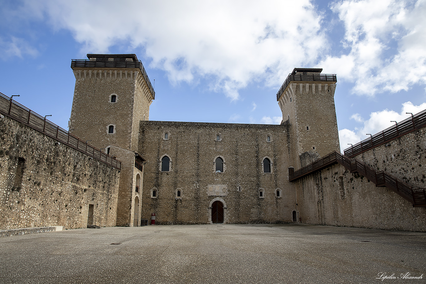 Замок Альборноциана (Rocca Albornoziana)