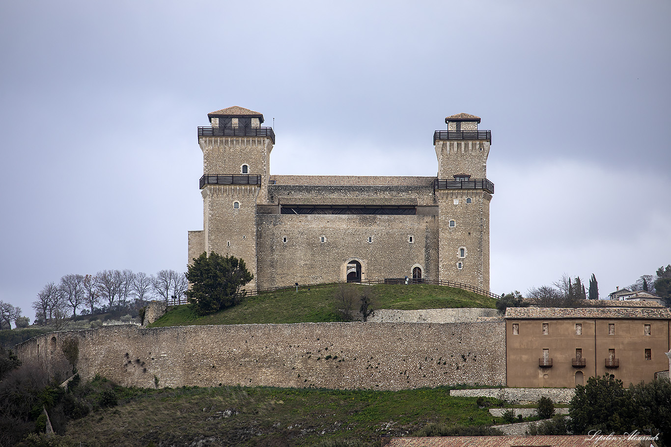 Замок Альборноциана (Rocca Albornoziana)