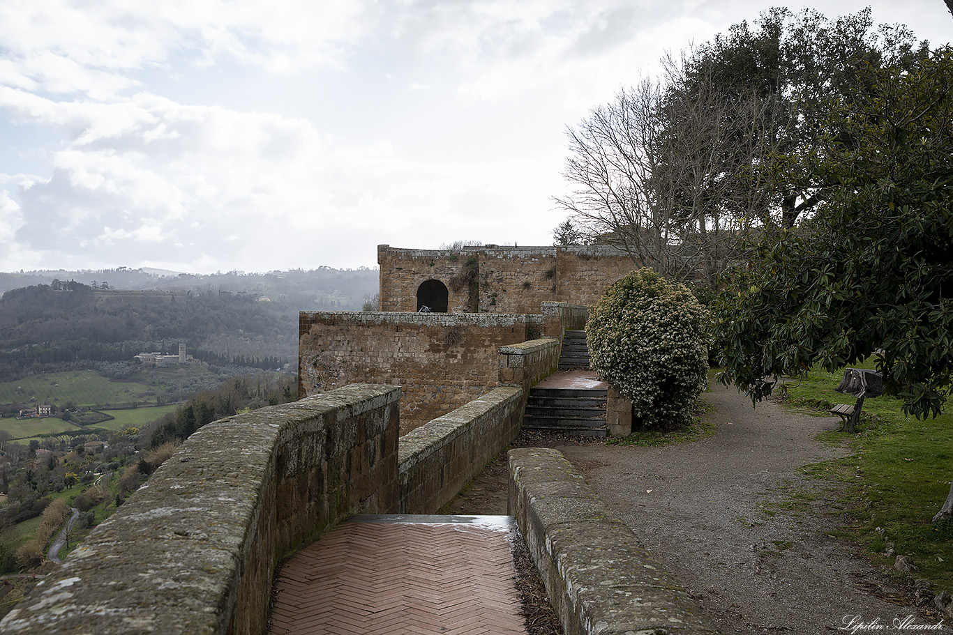 Крепость Альборноса (Rocca Albornoziana)