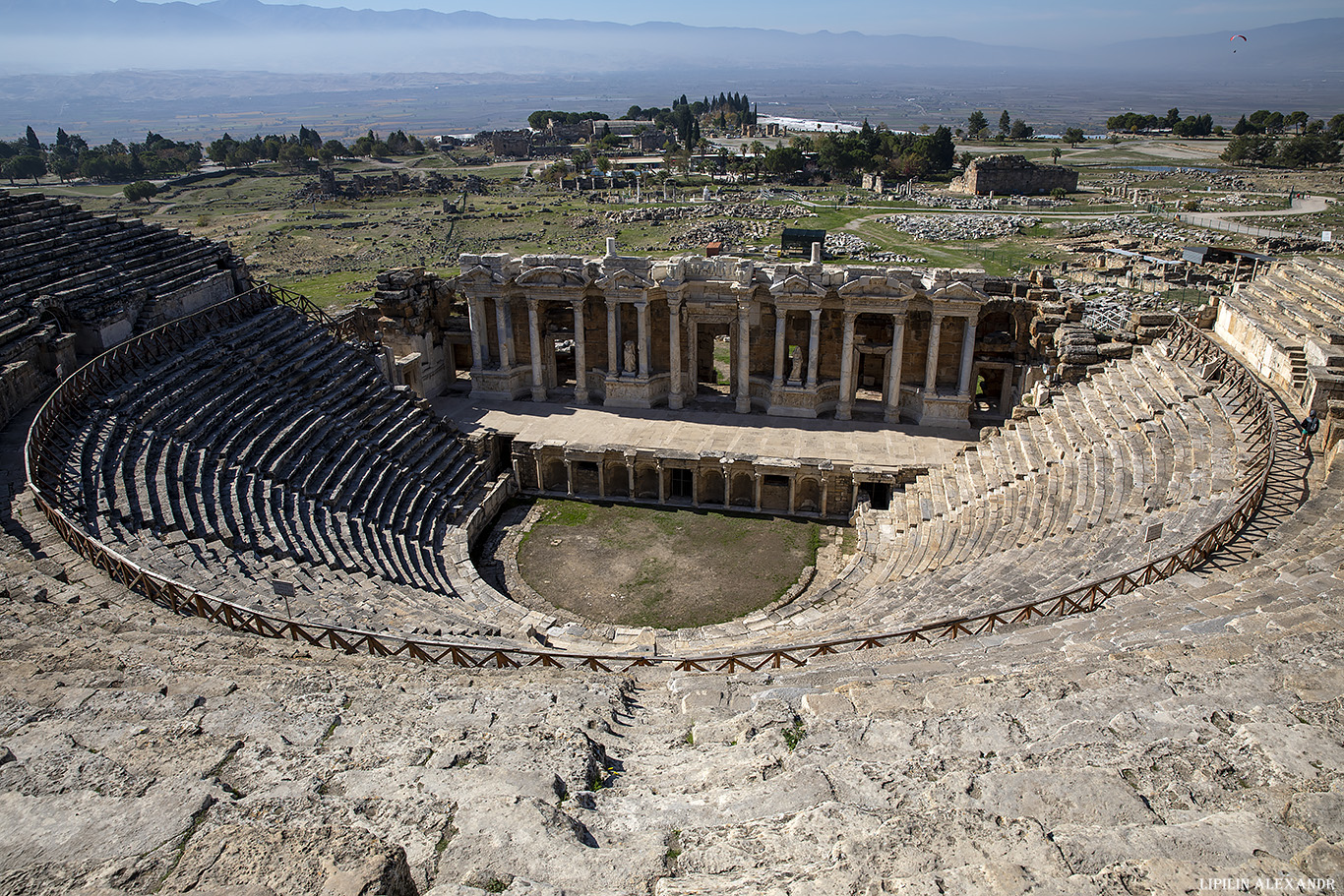 Археологический музей Иераполиса (Hierapolis Arkeoloji Müzesi) - Амфитеатр античного Иераполиса (Hierapolis Ancient Theatre)