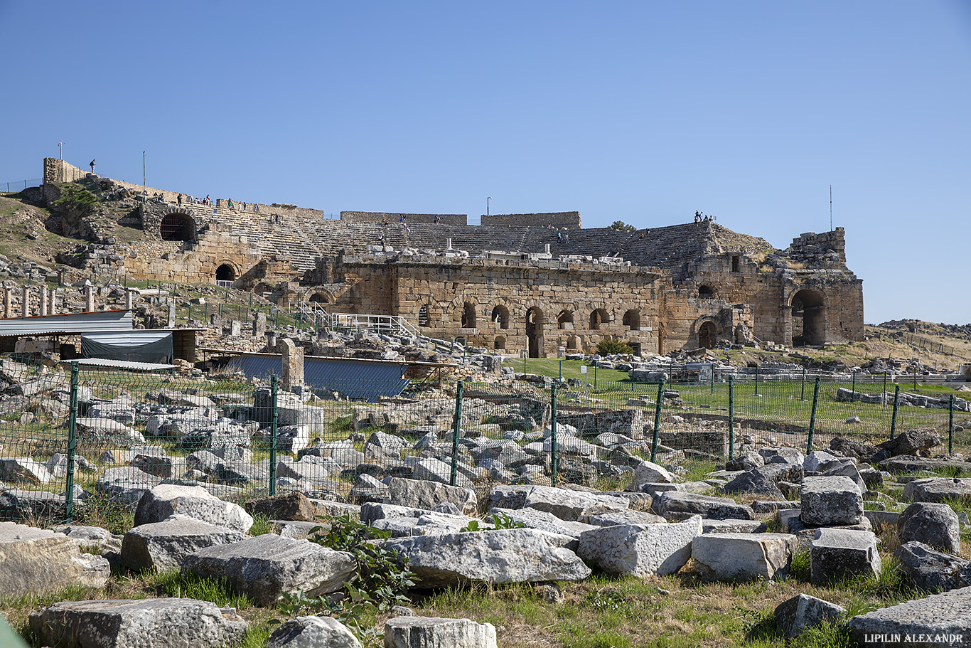Археологический музей Иераполиса (Hierapolis Arkeoloji Müzesi) - Амфитеатр античного Иераполиса (Hierapolis Ancient Theatre)