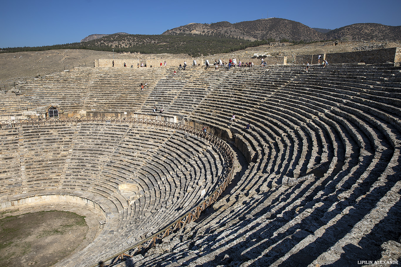 Археологический музей Иераполиса (Hierapolis Arkeoloji Müzesi) - Амфитеатр античного Иераполиса (Hierapolis Ancient Theatre)