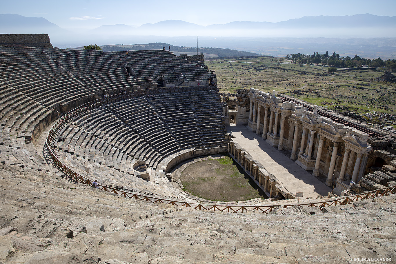 Археологический музей Иераполиса (Hierapolis Arkeoloji Müzesi) - Амфитеатр античного Иераполиса (Hierapolis Ancient Theatre)