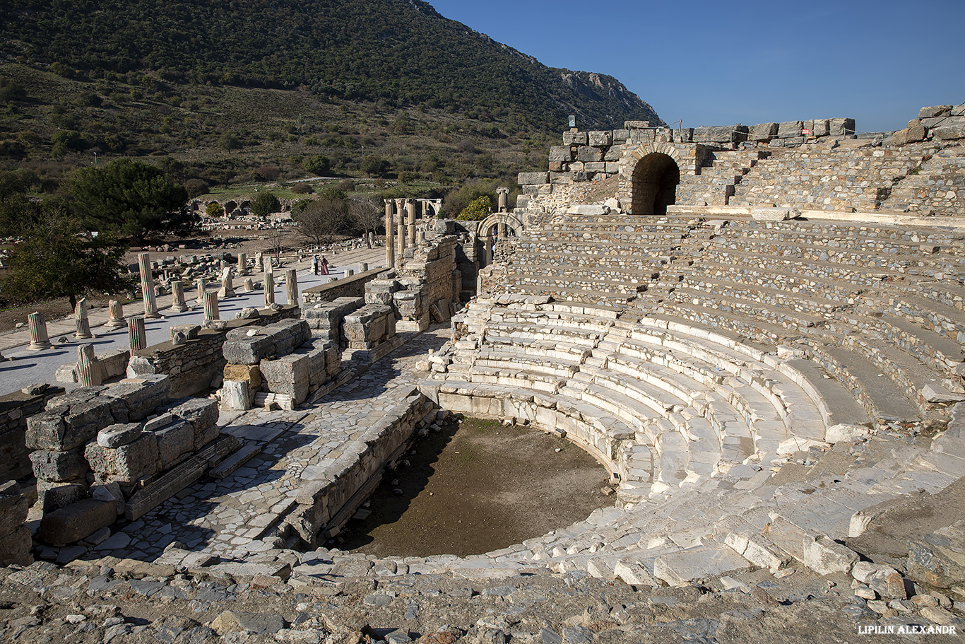 Руины древнего города Эфес (Efes Antik Kenti Ust Giriş) 