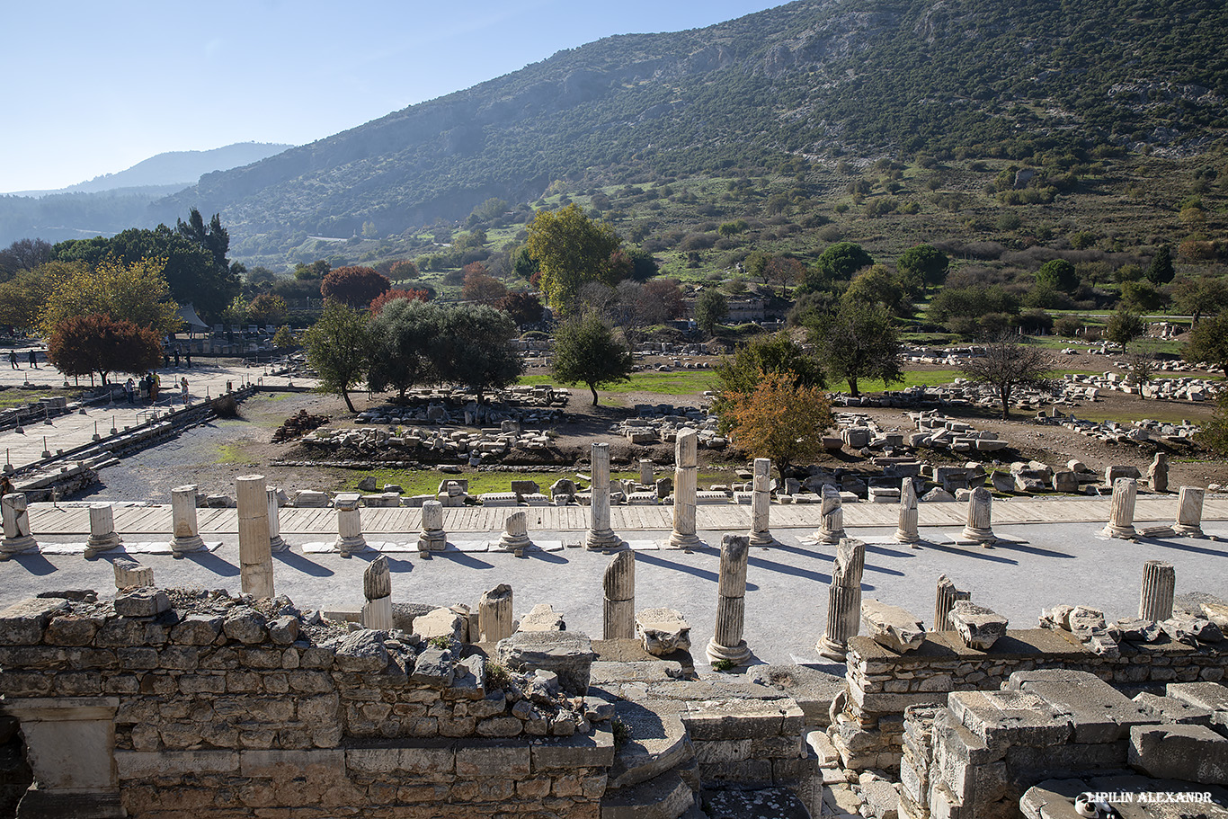 Руины древнего города Эфес (Efes Antik Kenti Ust Giriş) 