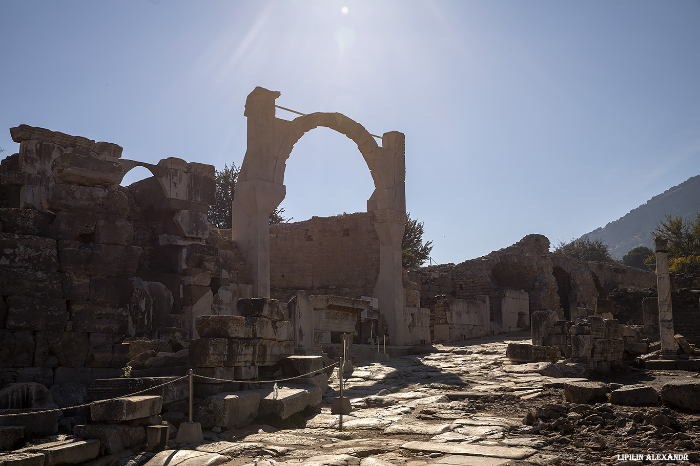 Руины древнего города Эфес (Efes Antik Kenti Ust Giriş) 