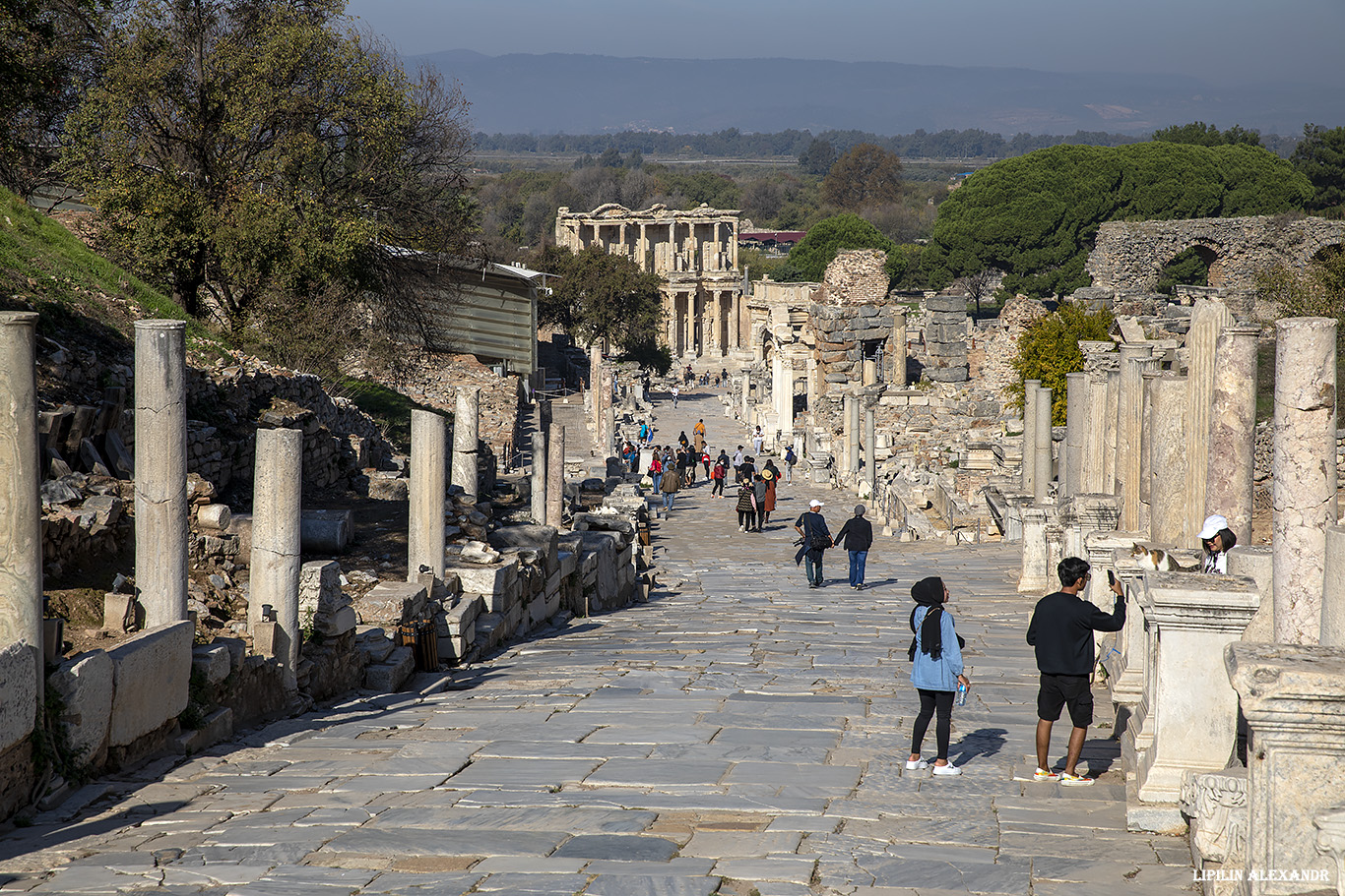 Руины древнего города Эфес (Efes Antik Kenti Ust Giriş) 