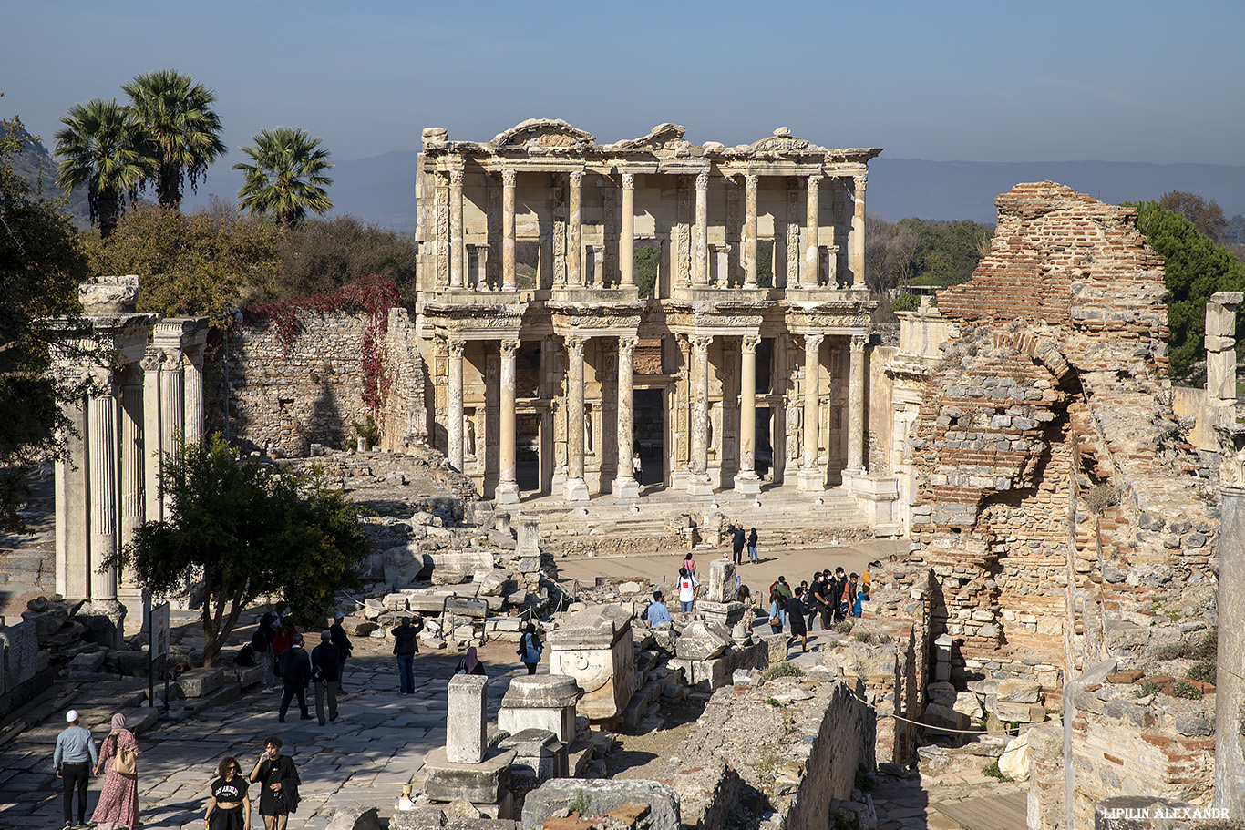 Руины древнего города Эфес (Efes Antik Kenti Ust Giriş) 