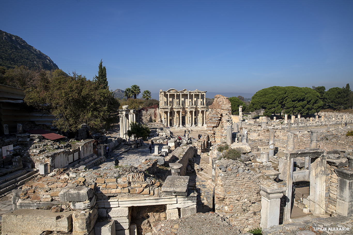 Руины древнего города Эфес (Efes Antik Kenti Ust Giriş) 