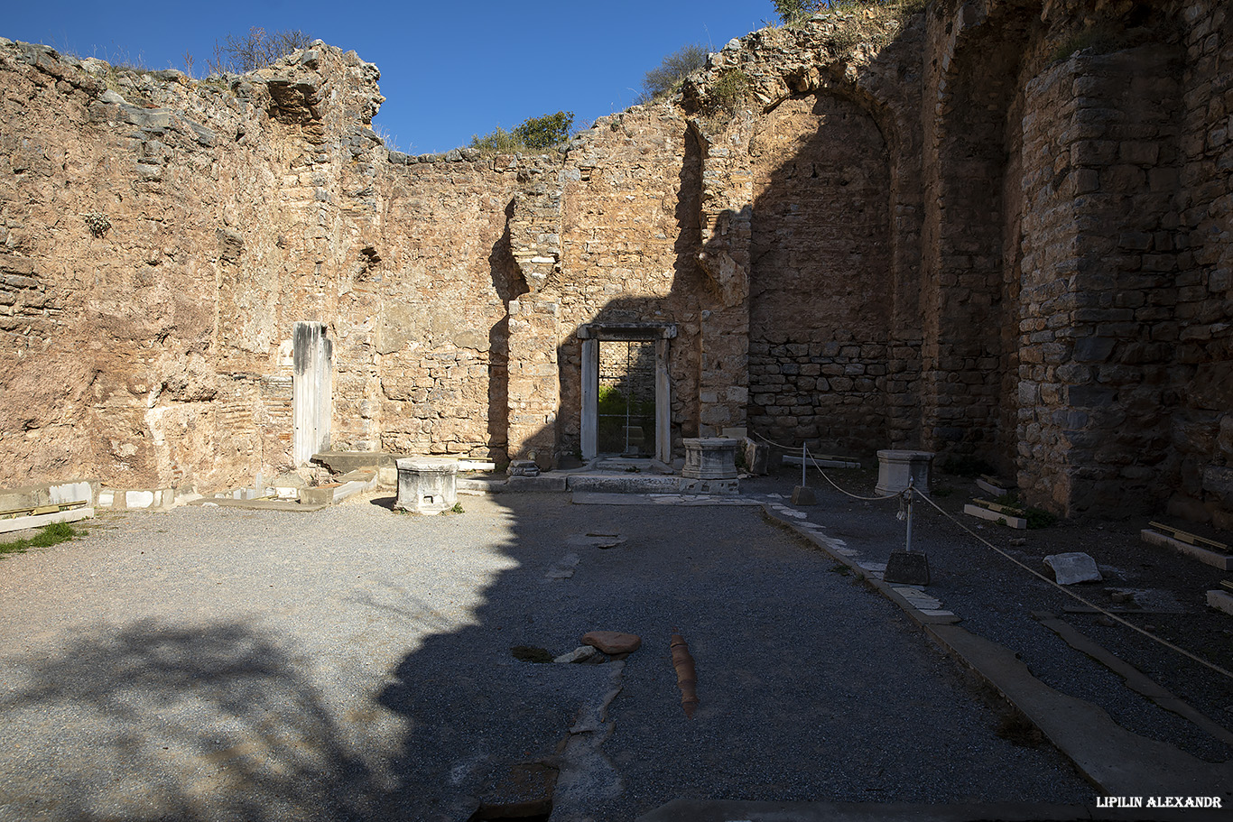 Руины древнего города Эфес (Efes Antik Kenti Ust Giriş) 