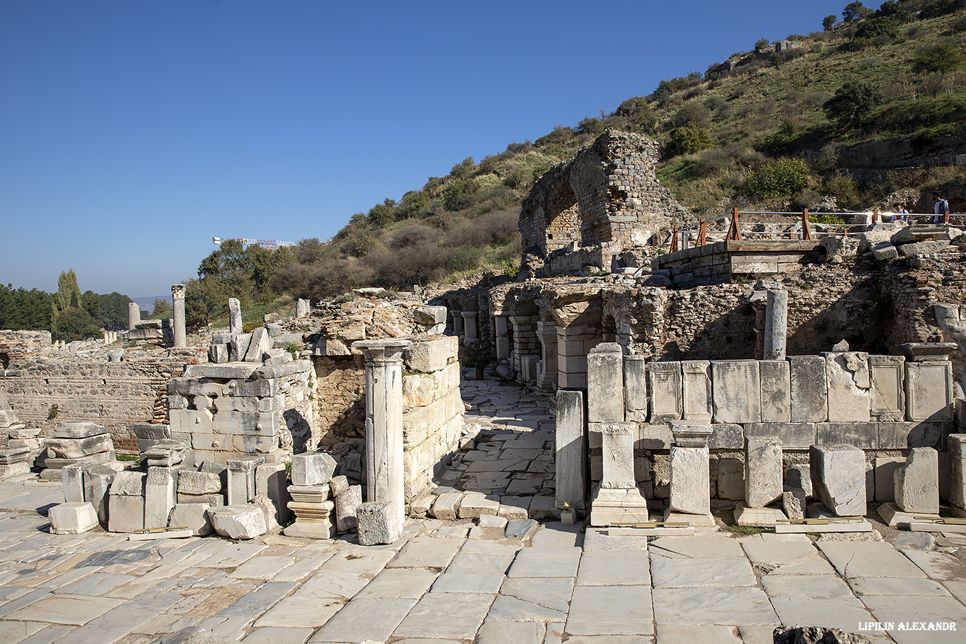 Руины древнего города Эфес (Efes Antik Kenti Ust Giriş) 