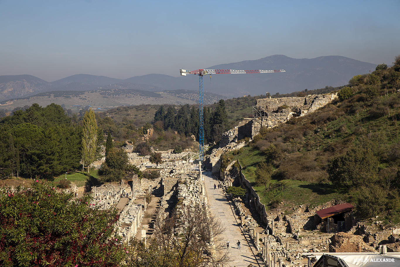 Руины древнего города Эфес (Efes Antik Kenti Ust Giriş) 
