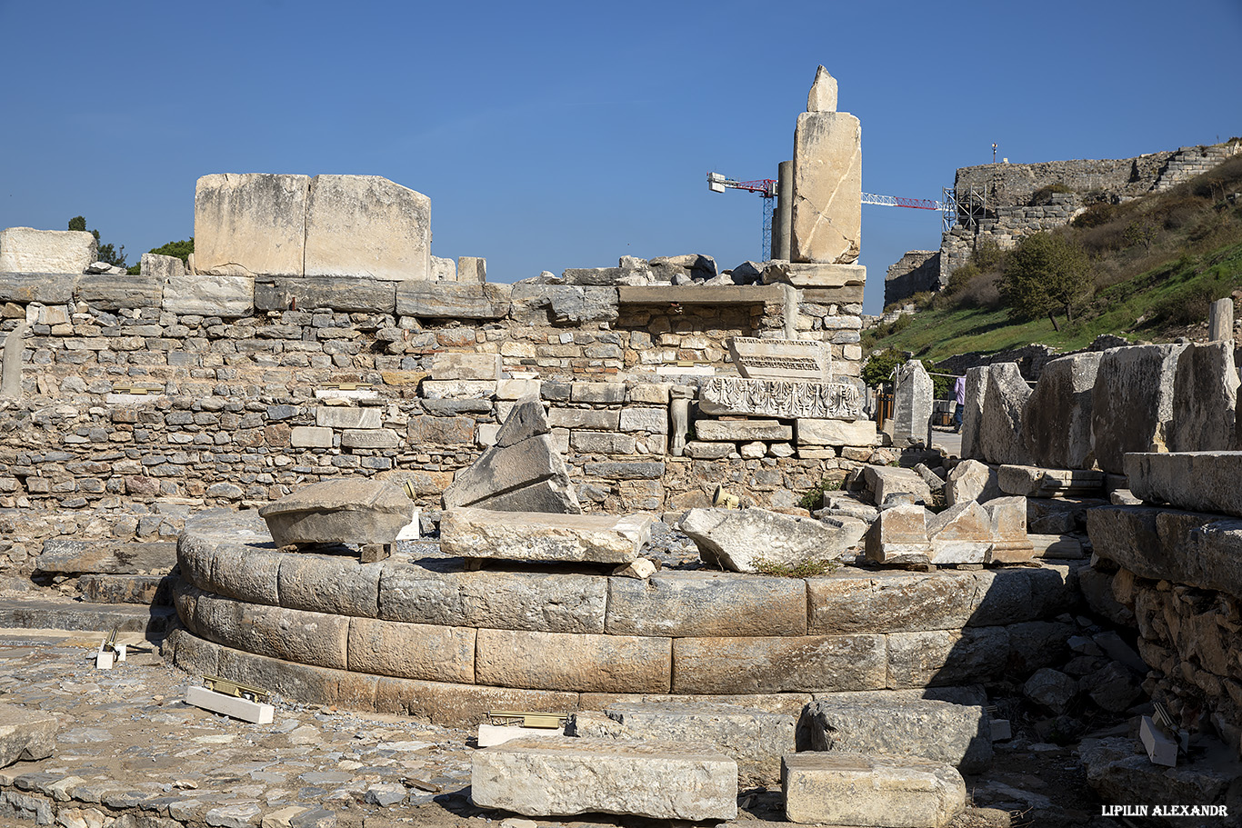 Руины древнего города Эфес (Efes Antik Kenti Ust Giriş) 