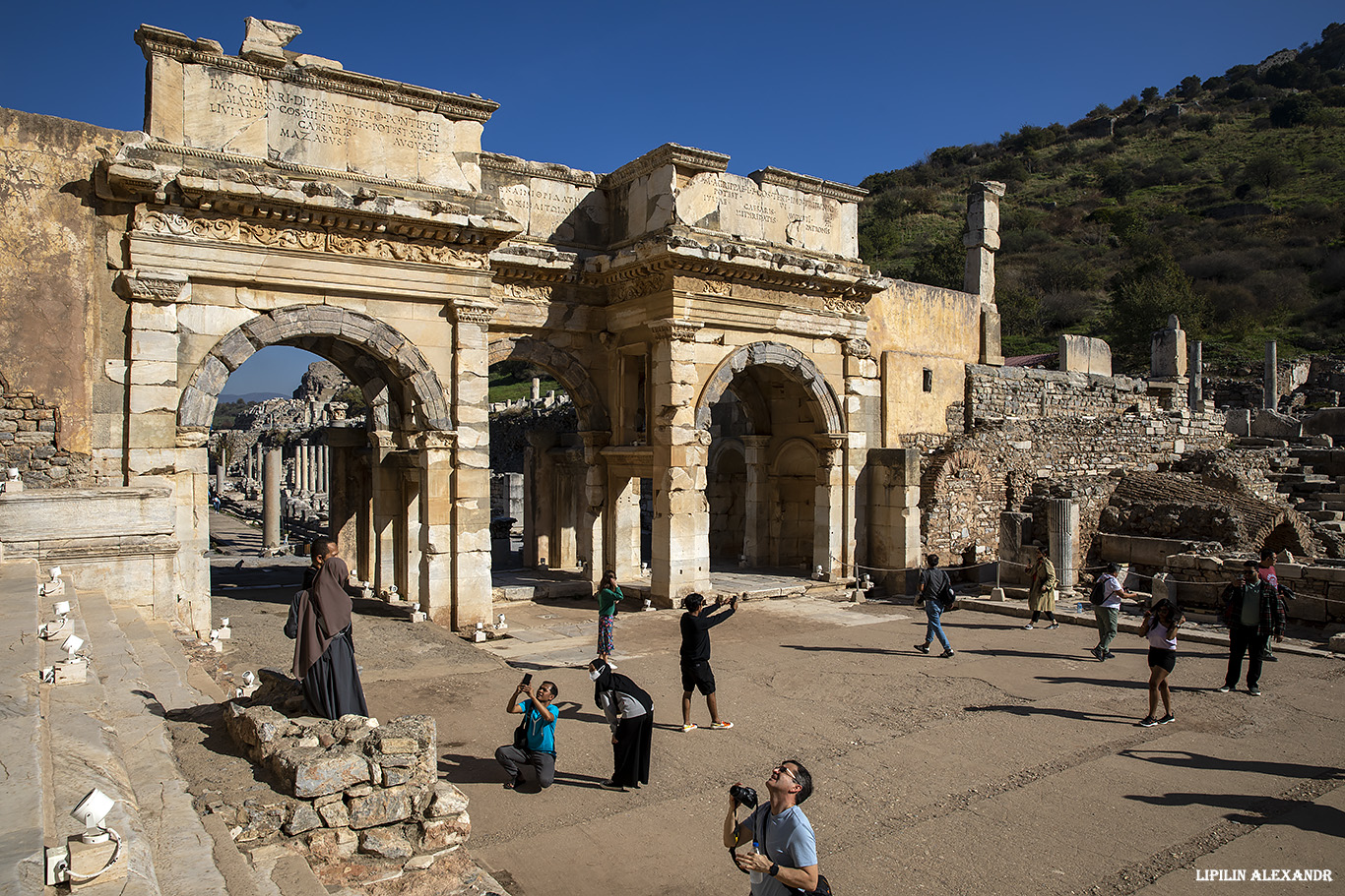 Руины древнего города Эфес (Efes Antik Kenti Ust Giriş) 