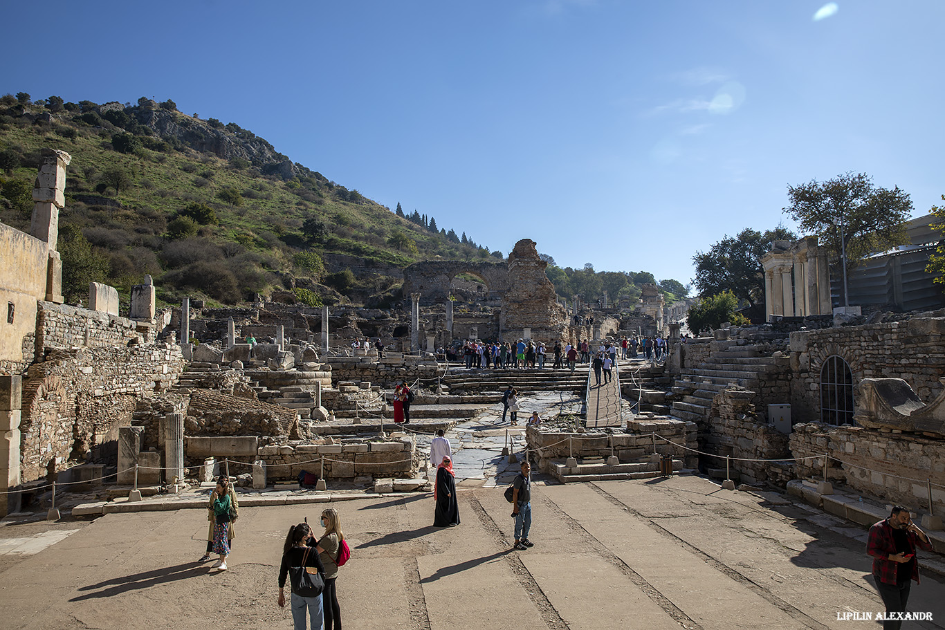 Руины древнего города Эфес (Efes Antik Kenti Ust Giriş) 