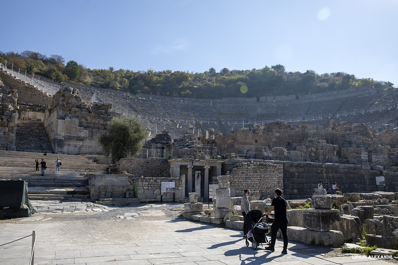 Руины древнего города Эфес (Efes Antik Kenti Ust Giriş) 