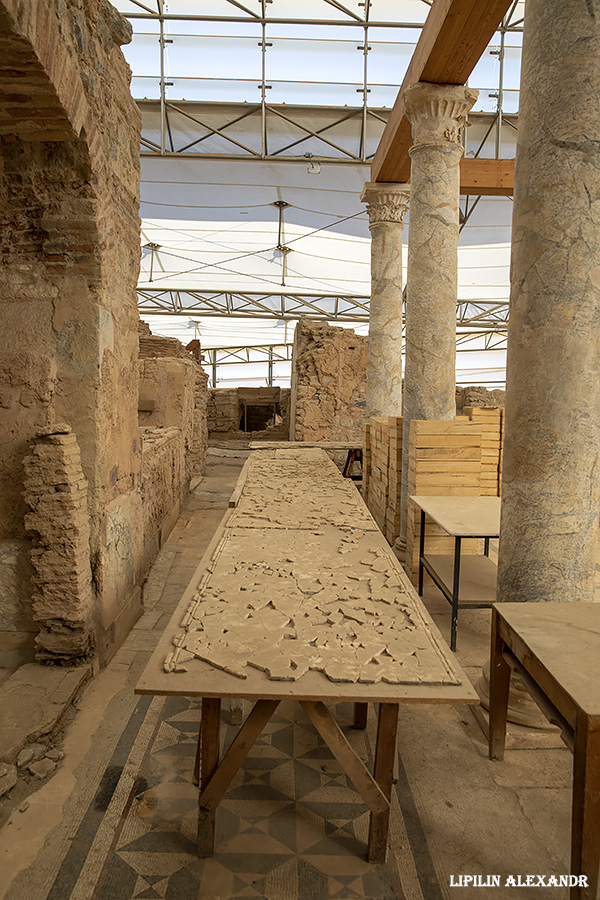 Руины древнего города Эфес (Efes Antik Kenti Ust Giriş) - Дом с террасами (Terrace Houses of Ephesus)