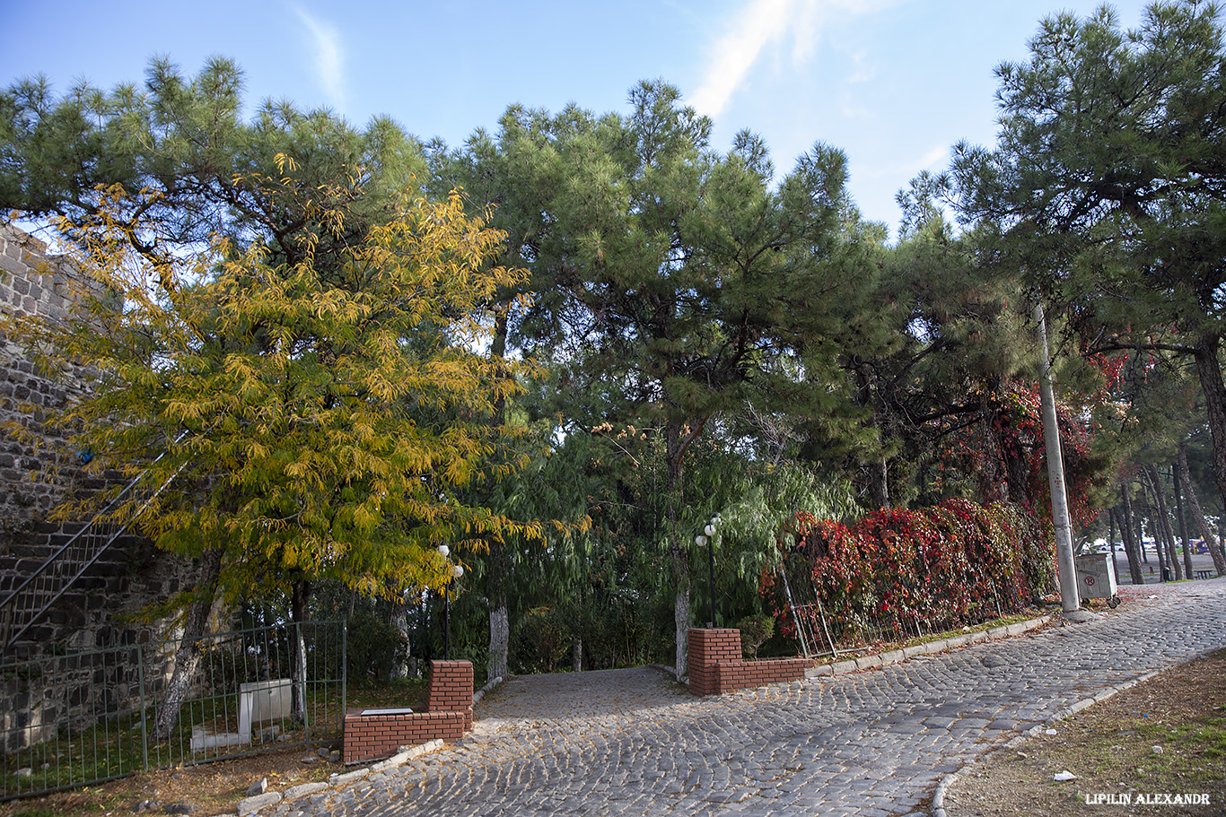 Крепость Кадифекале (Kadifekale Castle)