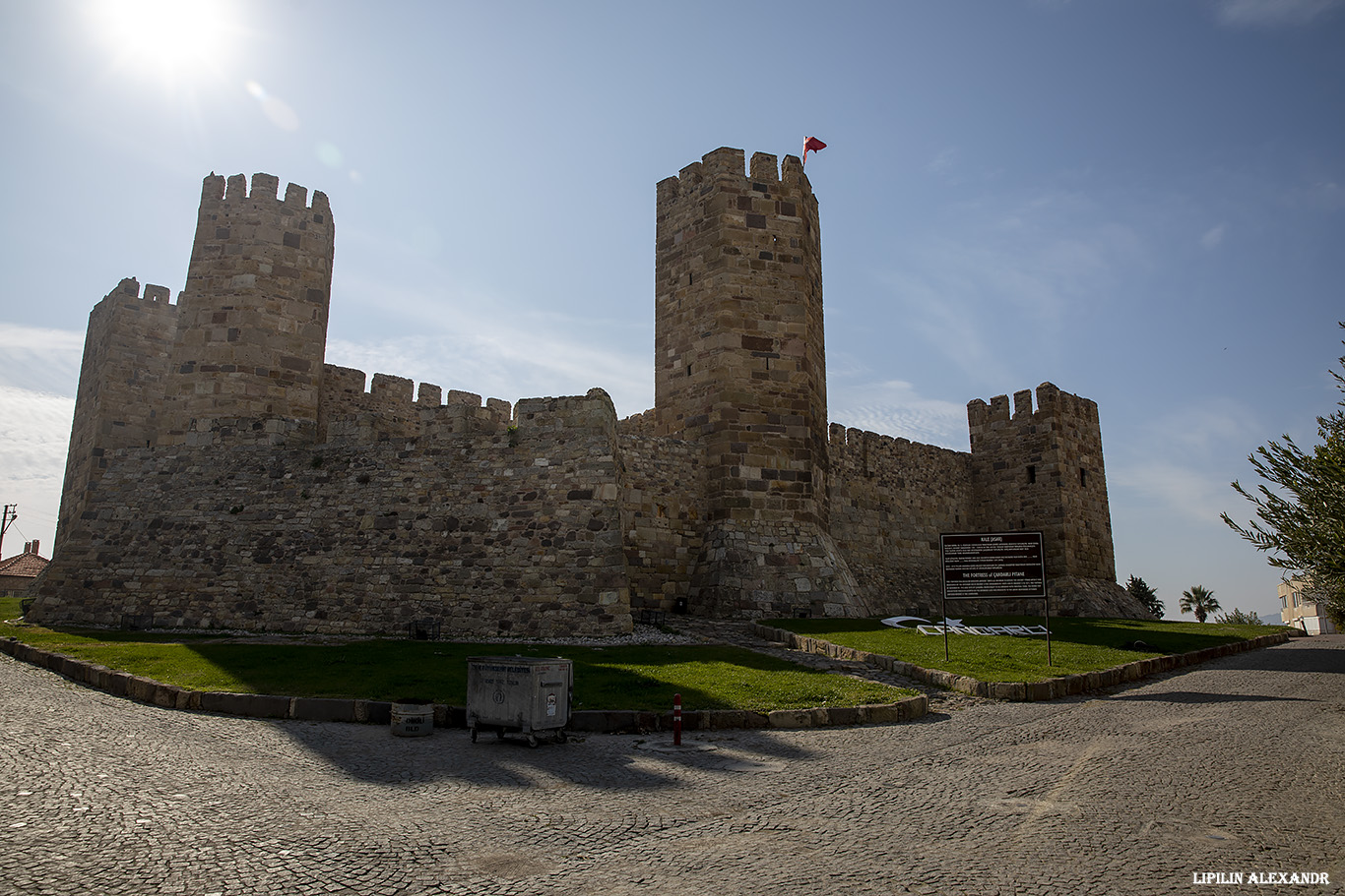 Замок Шандарлы (Çandarlı Castle)