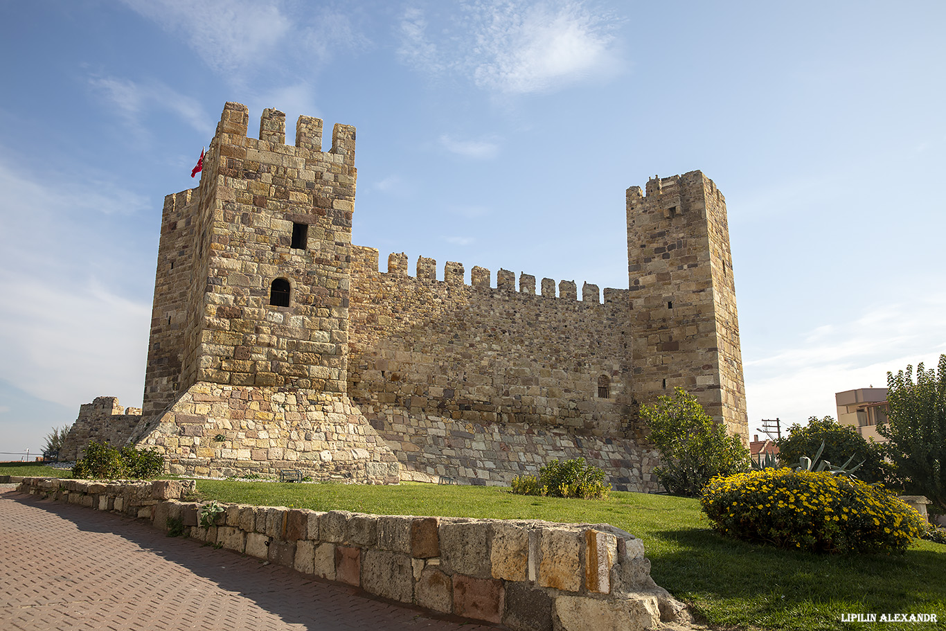 Замок Шандарлы (Çandarlı Castle)