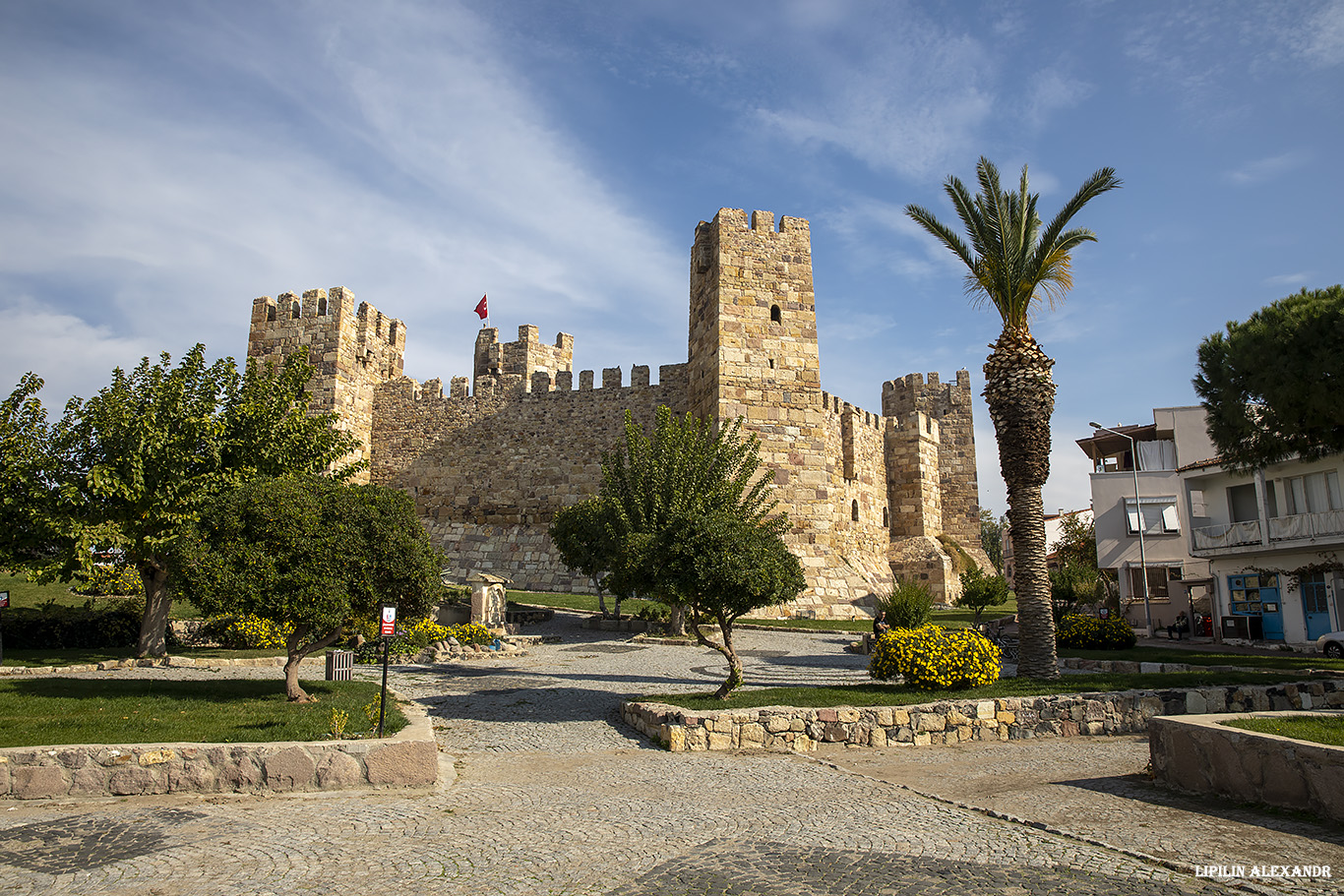 Замок Шандарлы (Çandarlı Castle)