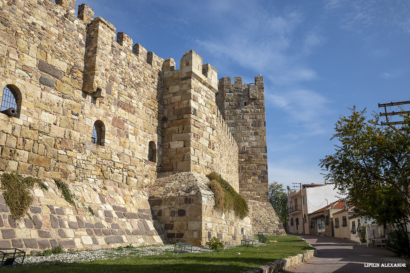 Замок Шандарлы (Çandarlı Castle)