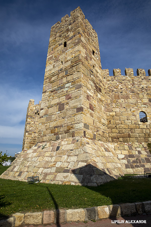 Замок Шандарлы (Çandarlı Castle)