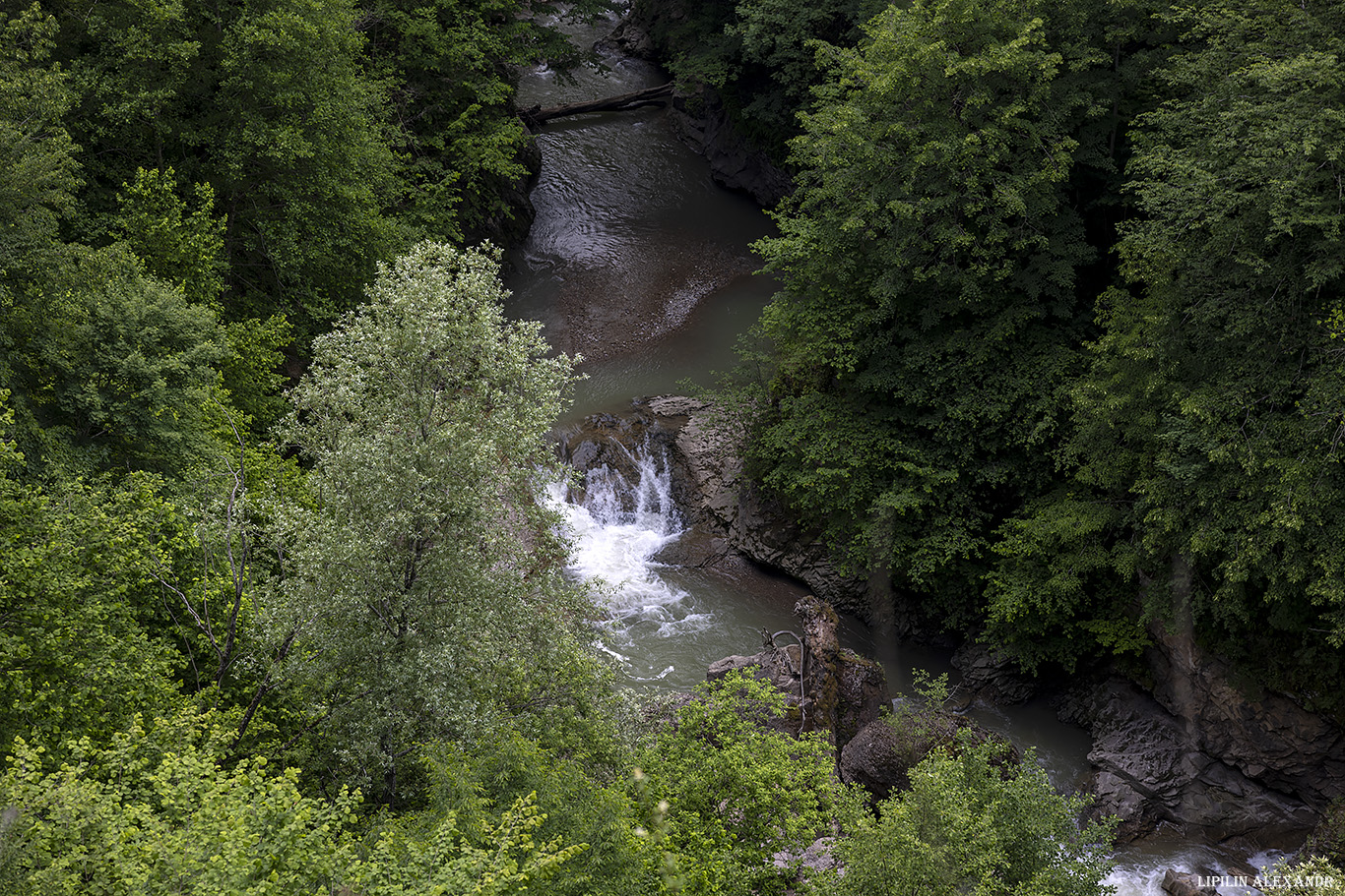 Сахрайские водопады
