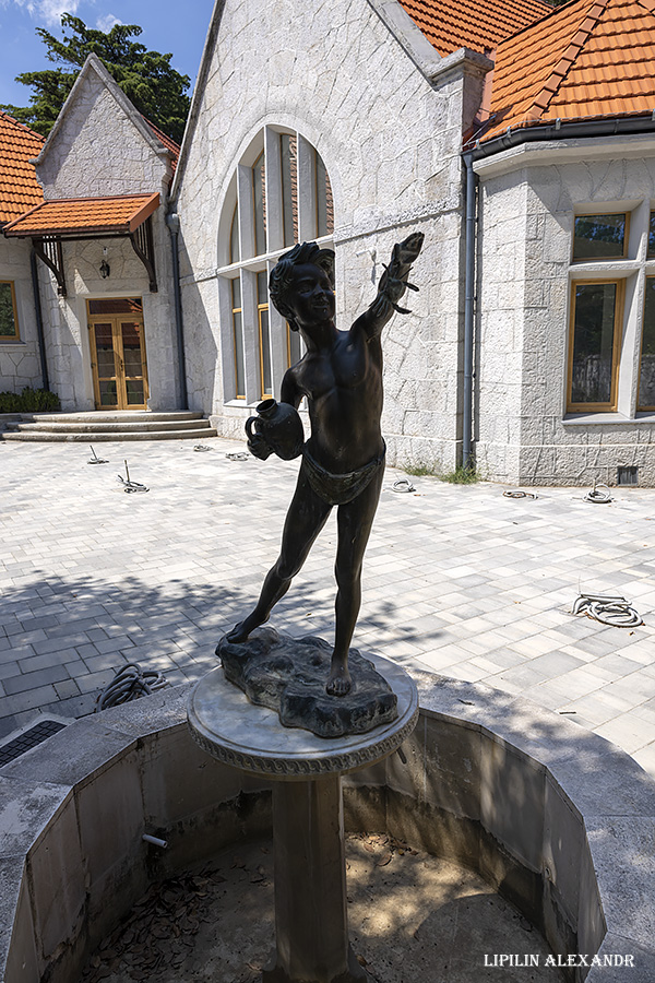 Дворец Харакс