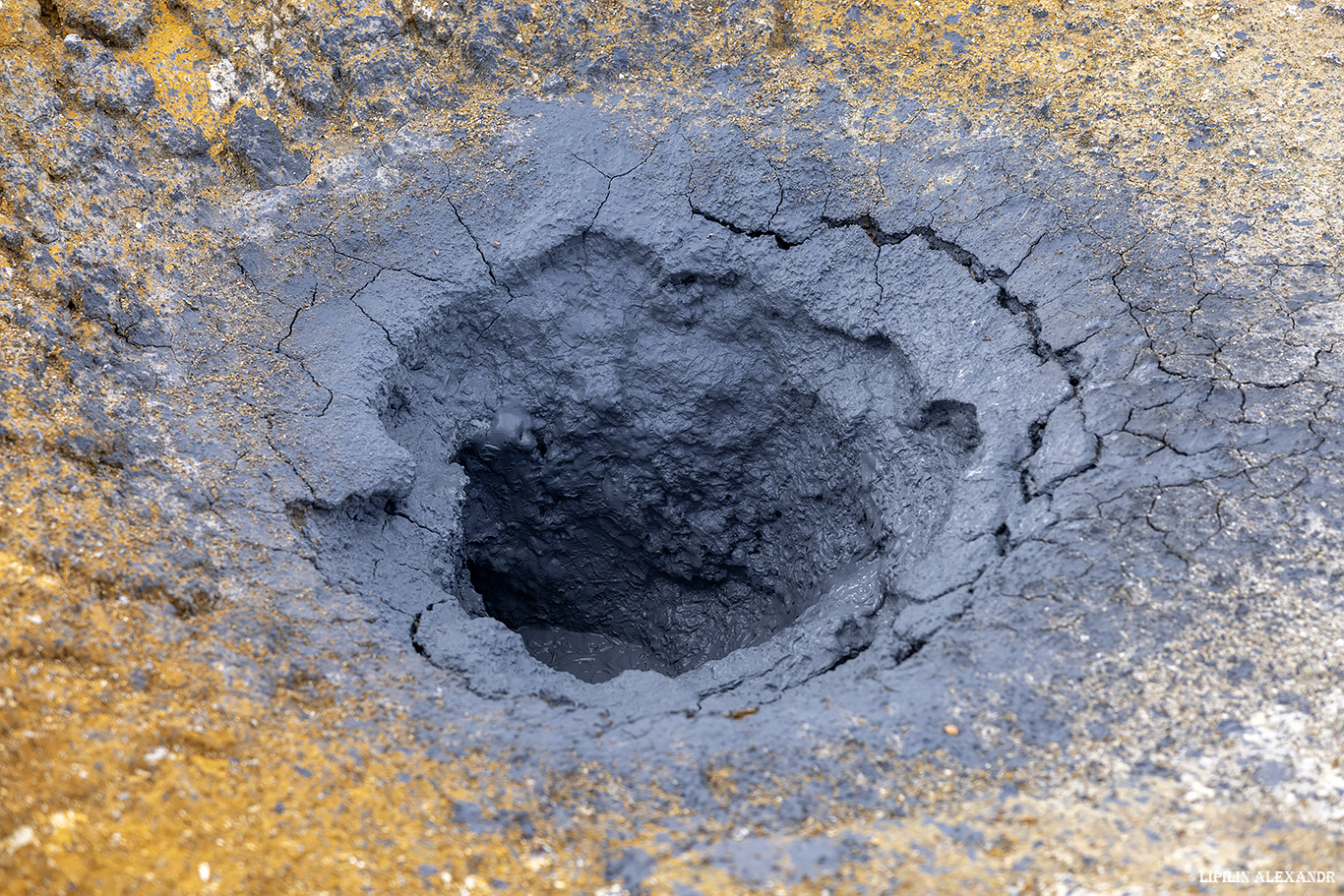 Кальдера вулкана Узон