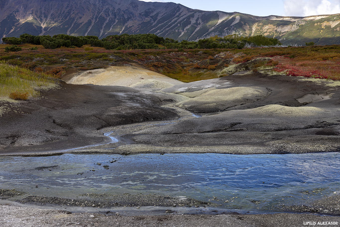 Кальдера вулкана Узон