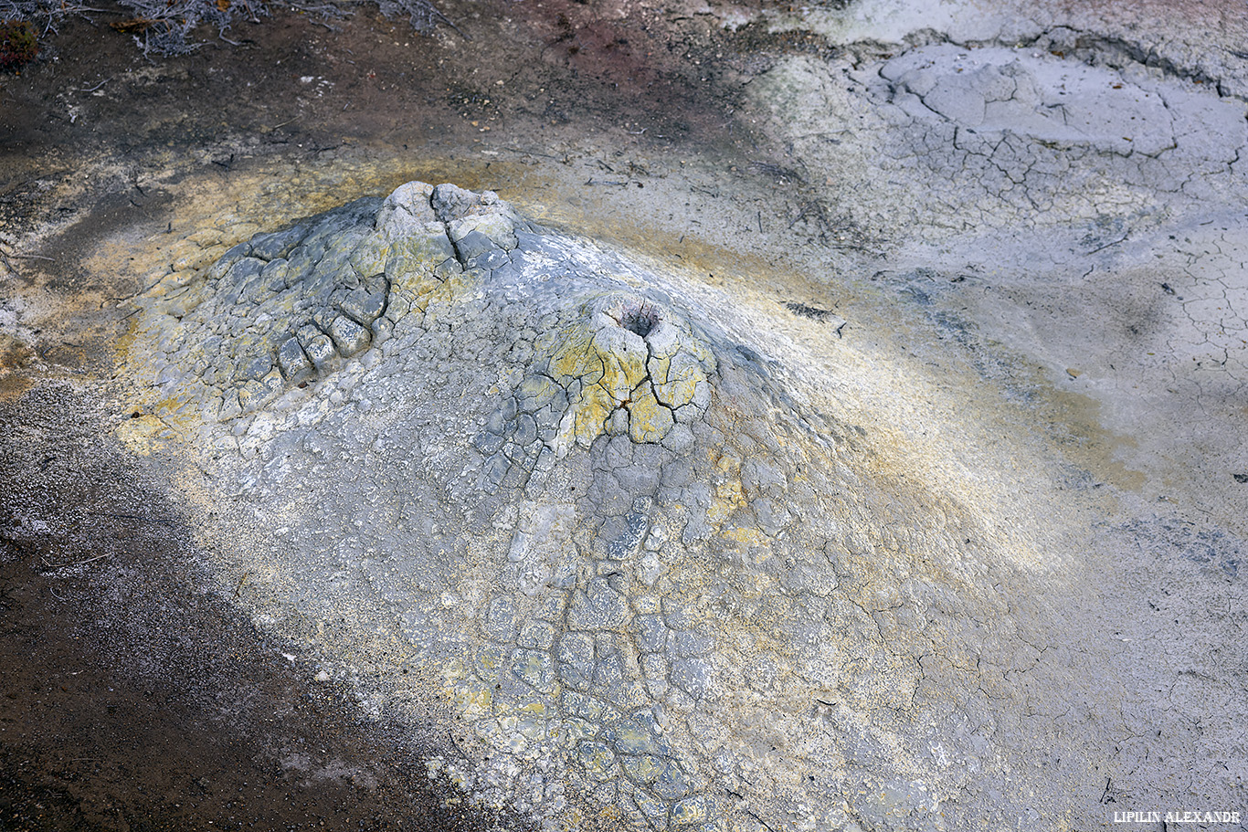 Кальдера вулкана Узон