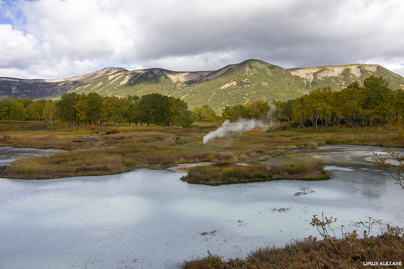 Кальдера вулкана Узон