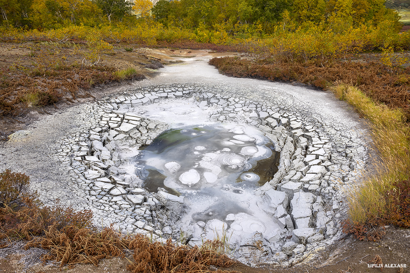 Кальдера вулкана Узон