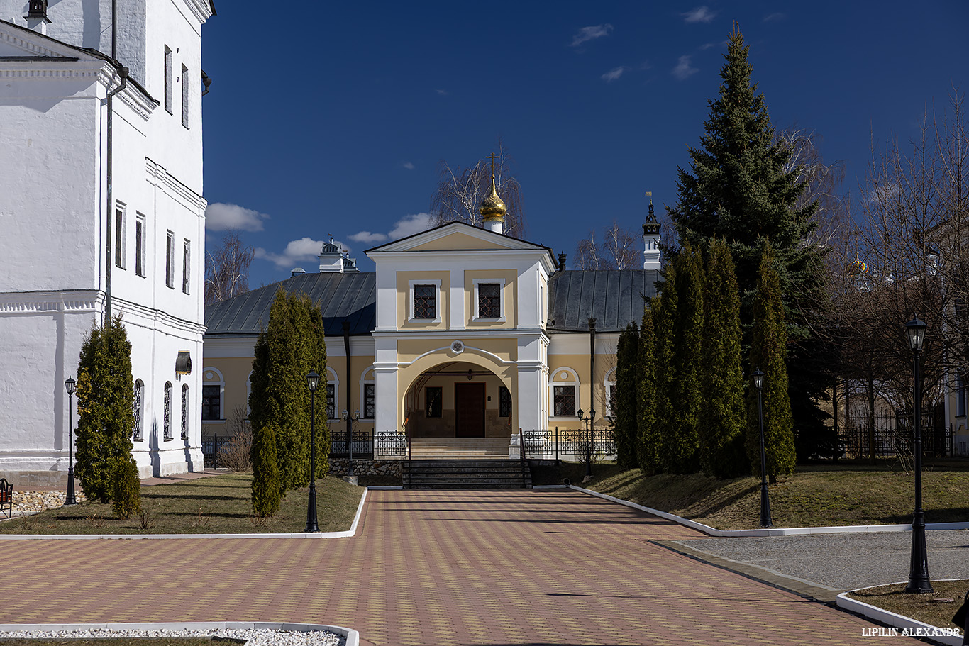 Высоцкий Зачатьевский мужской монастырь